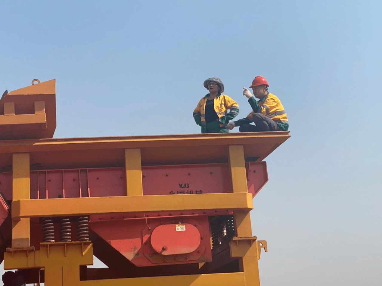 Machines de Huaya Group coordonnées sur un projet en cours