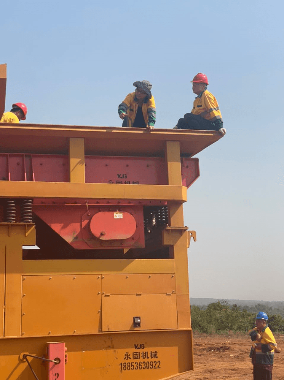 Activité de terrain de Huaya Group en environnement minier et de construction