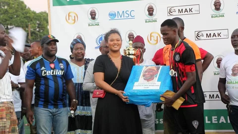 Action sociale et relation communautaire de Huaya Group